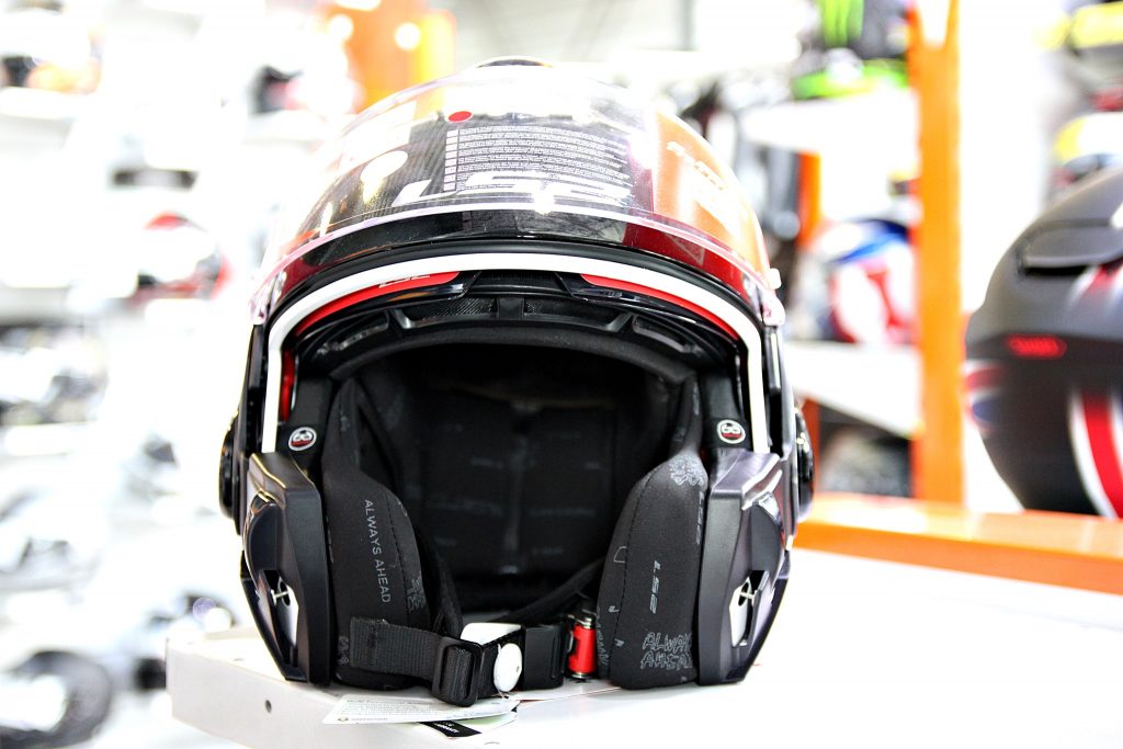 LS2 Valiant : un casque moto modulable pour les commuters