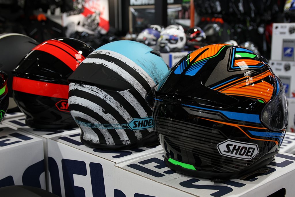 Casque originaux SHOEI NXR vue de derrière