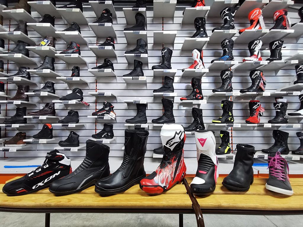 Essais protections chaussures : comparatif pour protéger les chaussures du  motard