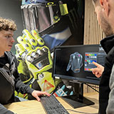 Dainese Custom Work chez MotoShopping Coignières : Personnalisez Votre Style sur la Route !